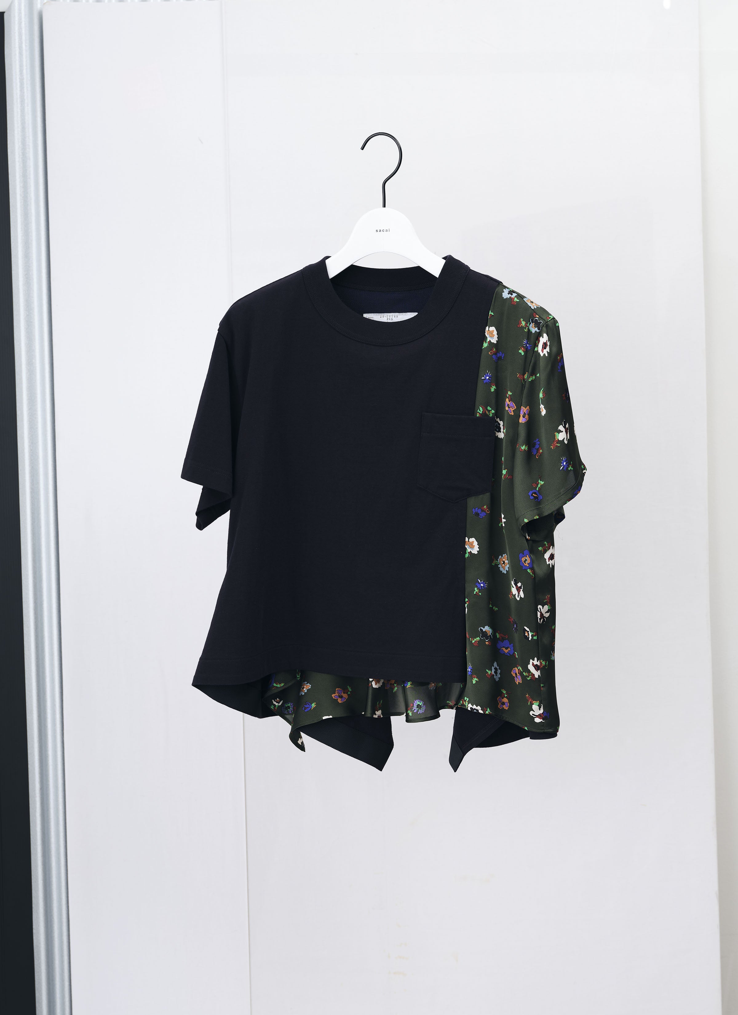 sacai アシンメトリーフラワープリント Tシャツ Floral Print T-Shirt | sacai Official Store サカイ オフィシャル