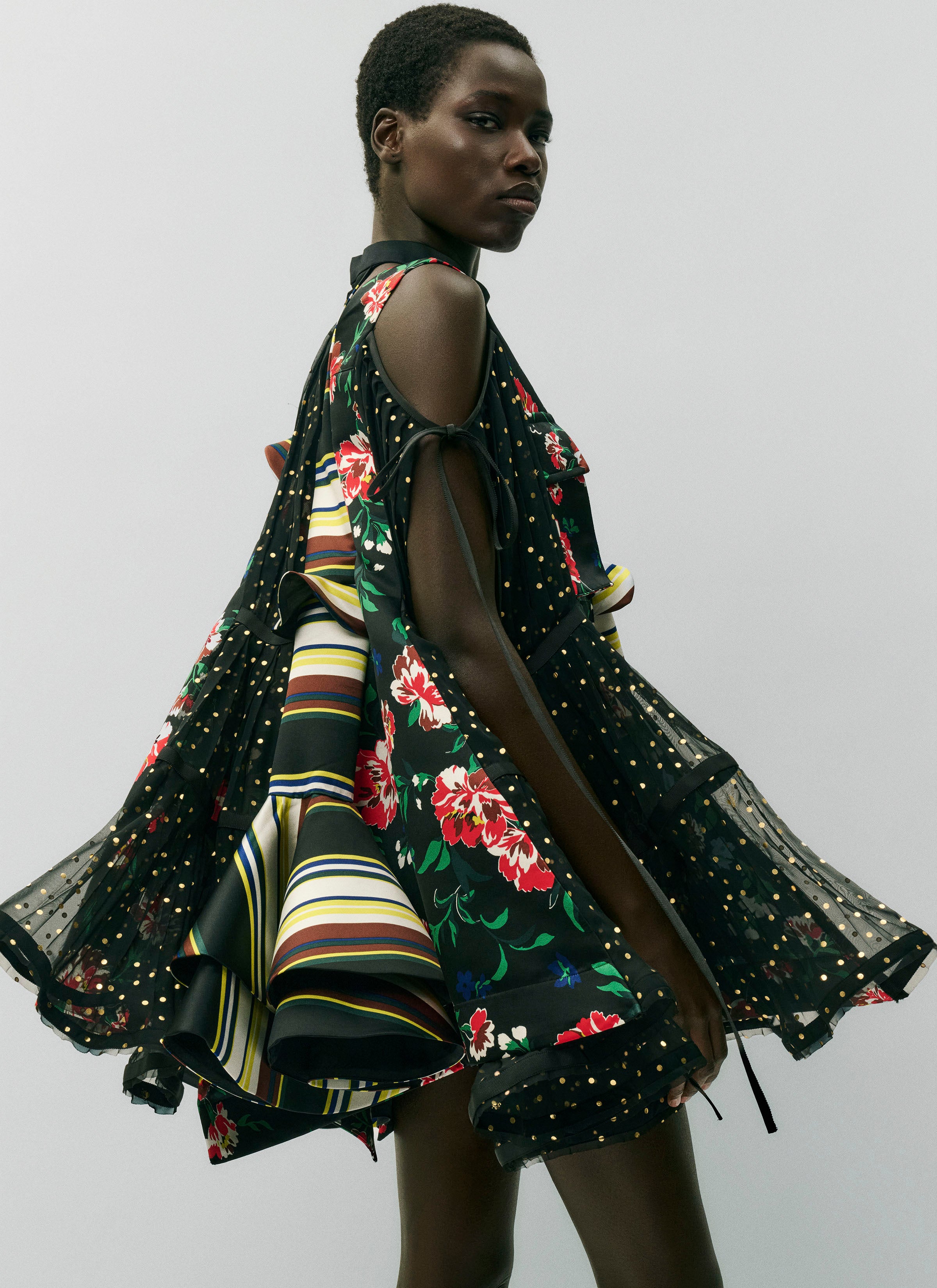 SACAI サカイ 2024SS ボンディング加工プルオーバートップス スーツとワークウェアのクロスオーバー 「サカイ」メンズ新作ショーで